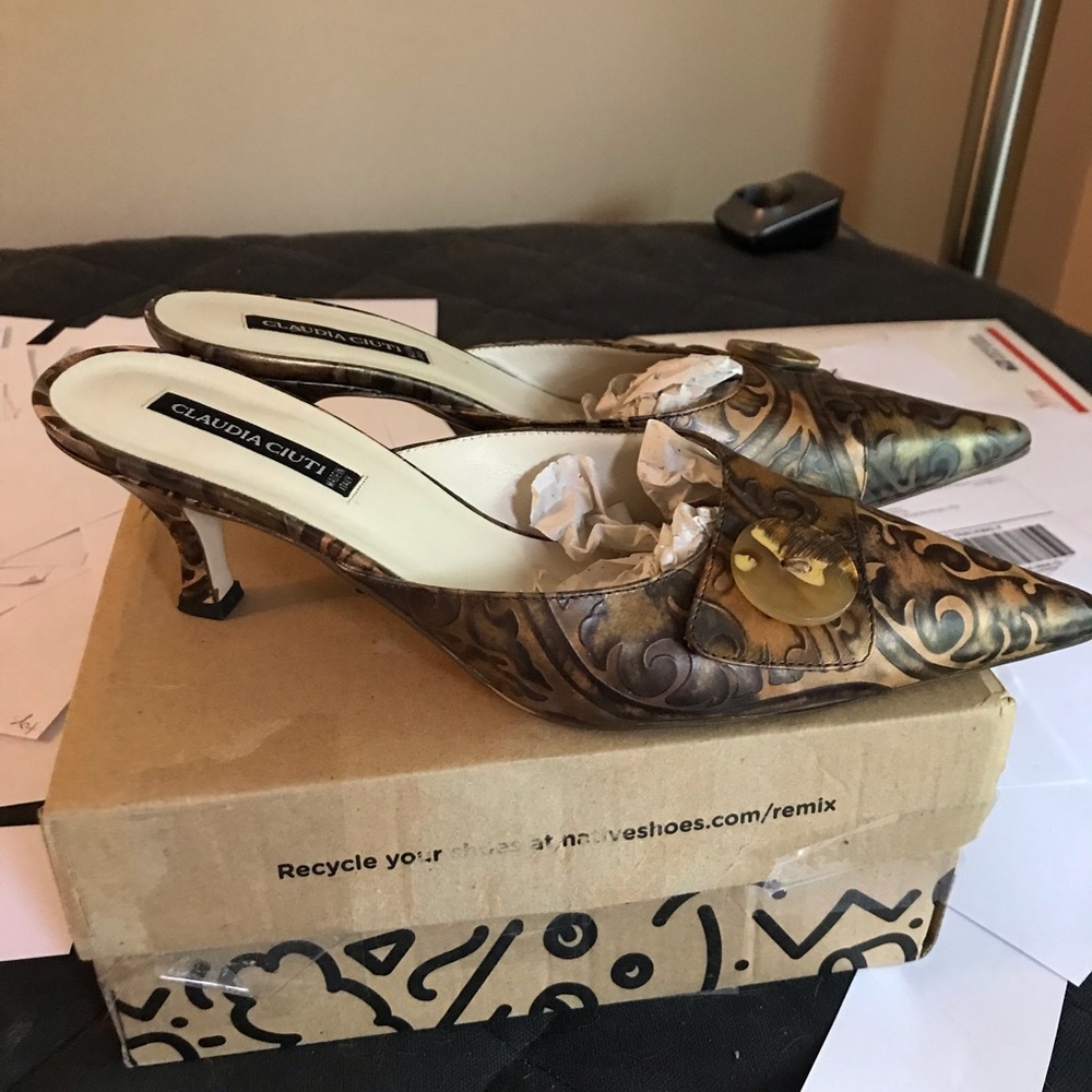 Claudia ciuti mules size 8 like new